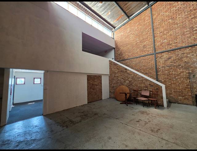 240M² WAREHOUSE TO LET IN DRIEHOEK